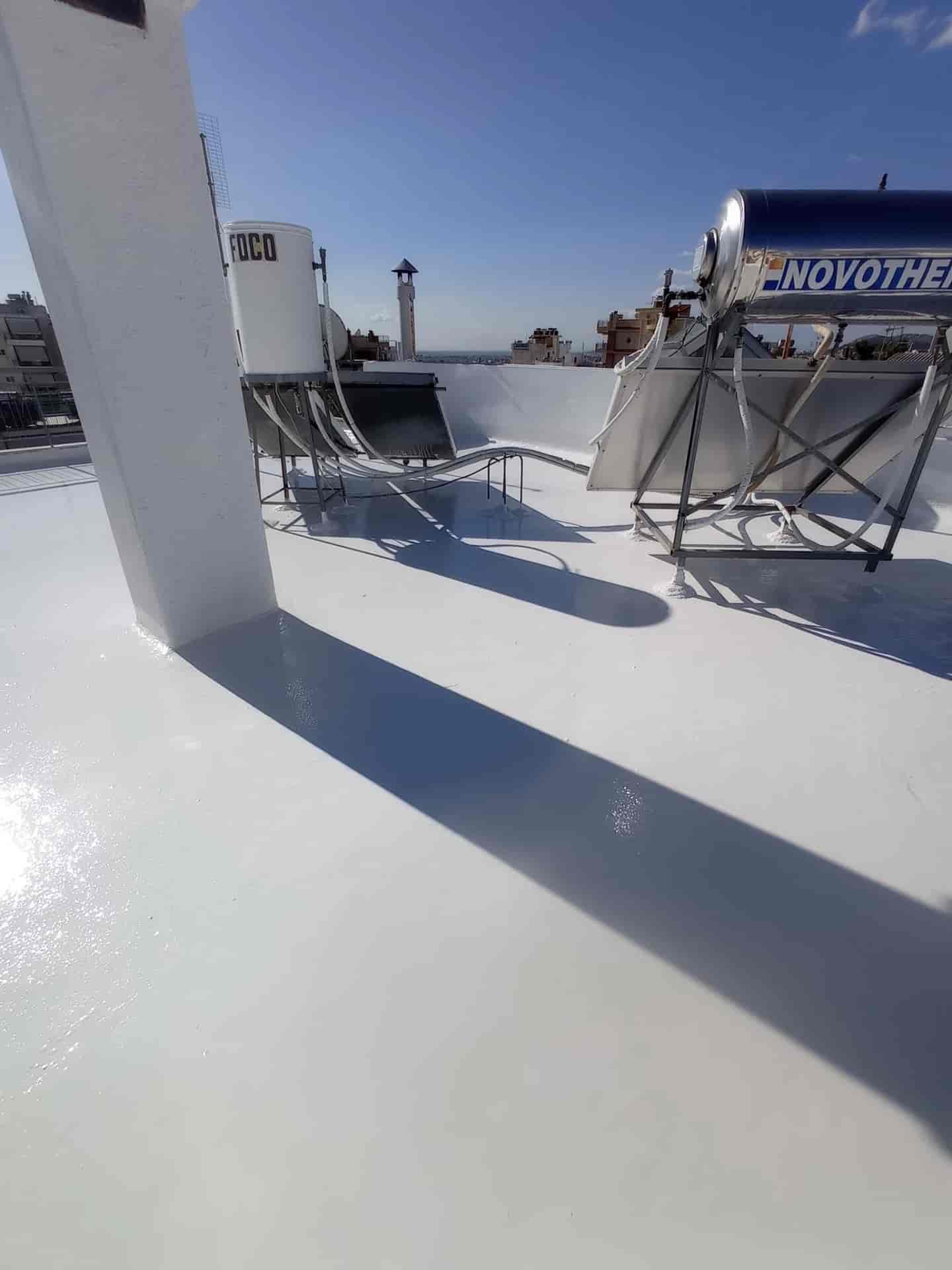 Στεγανοποίηση Ταρατσών με Hyperdesmo® System  Η στεγανοποίηση με το σύστημα Hyperdesmo® αποτελεί την πλέον αξιόπιστη λύση για την απόλυτη προστασία της ταράτσας σας από την υγρασία και τα λιμνάζοντα ύδατα. Χρησιμοποιούμε το αυθεντικό χυτευτό ελαστομερές υλικό της Alchimica, το οποίο δημιουργεί μια ενιαία, ελαστική μεμβράνη χωρίς ενώσεις, με εξαιρετική αντοχή στις ακραίες καιρικές συνθήκες και την υπεριώδη ακτινοβολία (UV).   Η εφαρμογή γίνεται με αυστηρή τήρηση των τεχνικών προδιαγραφών: σχολαστικός καθαρισμός της επιφάνειας, επισκευή ρωγμών, χρήση του κατάλληλου ασταριού (primer) και τελική επίστρωση που εγγυάται μακροχρόνια στεγανότητα. Επιλέγοντας τη λύση Hyperdesmo από το γραφείο μας, εξασφαλίζετε ένα αποτέλεσμα που «αναπνέει», δεν ρηγματώνει και θωρακίζει το κτίριό σας για πολλά χρόνια.